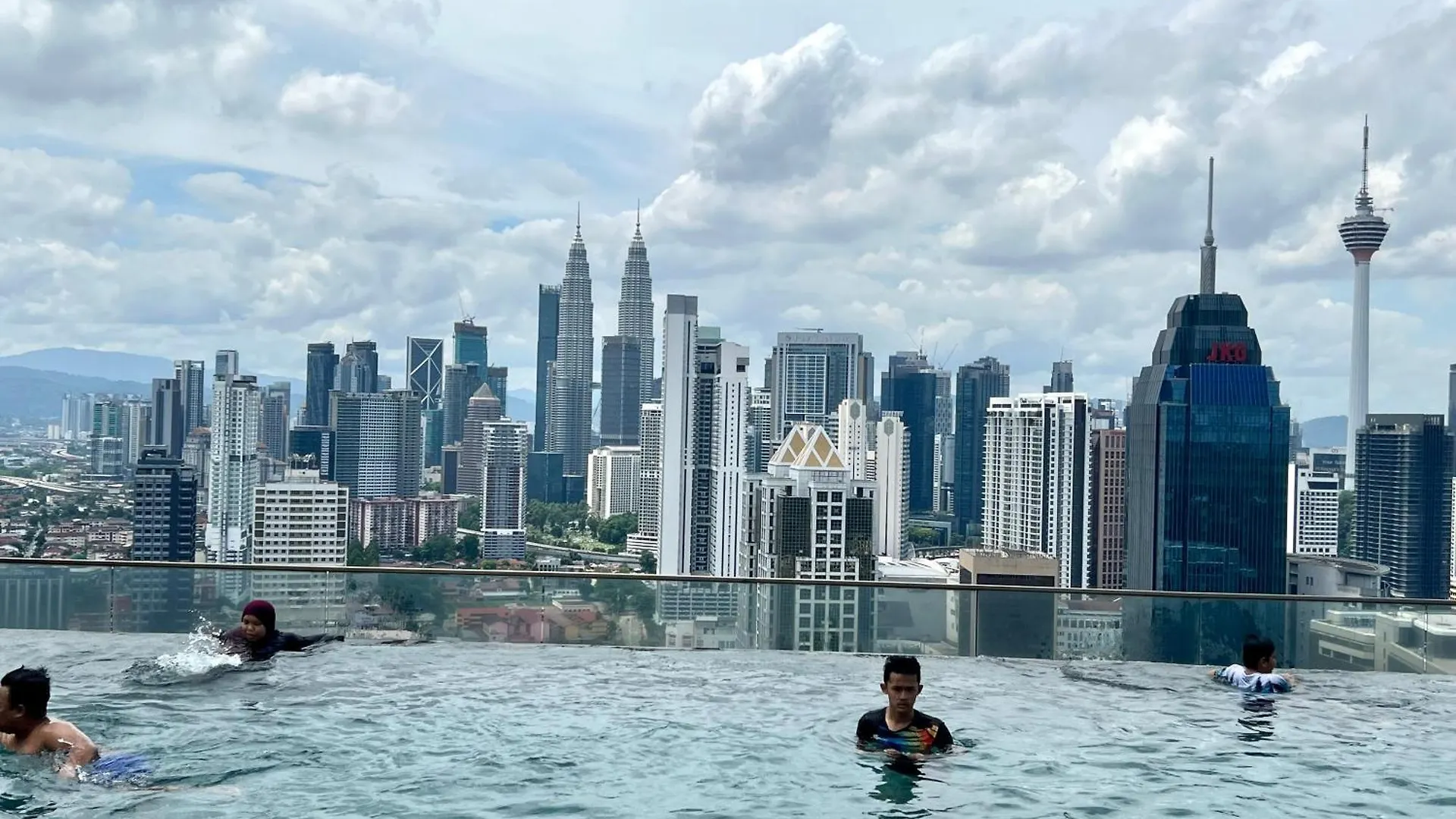 Regalia Sky Pool Klcc By Pasira Home Kuala Lumpur Malajzia