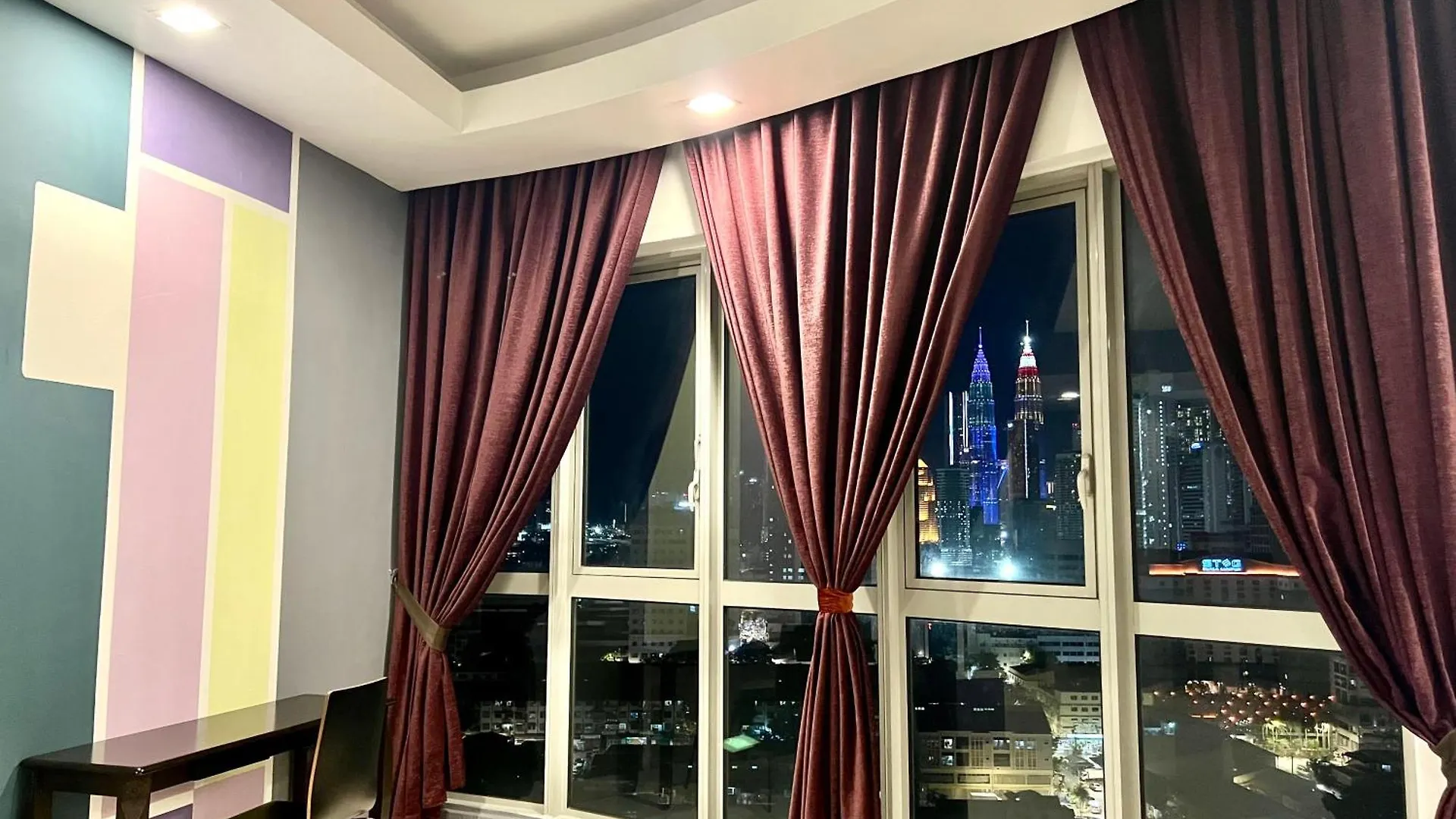 Apartman Regalia Sky Pool Klcc By Pasira Home Kuala Lumpur